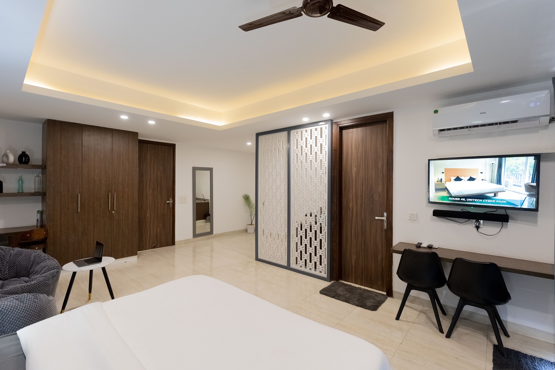 Private en suite washroom and shower (all rooms)